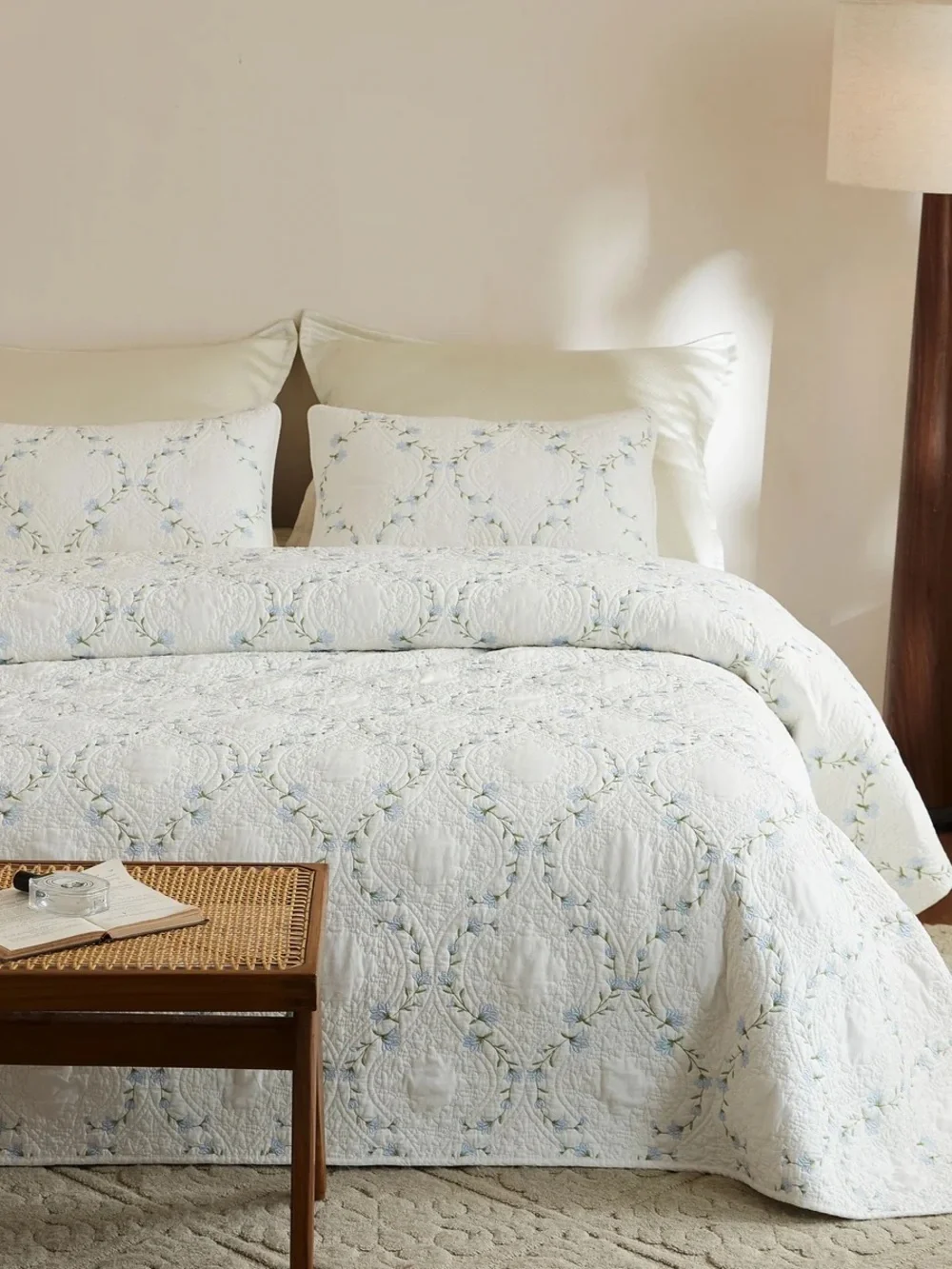 3 PIECE 100% COTTON EMBROIDERED FLORAL QUILT SET – VINTAGE FARMHOUSE BEDSPREAD
